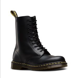 Matte Black Doc Martens 1960 Smooth